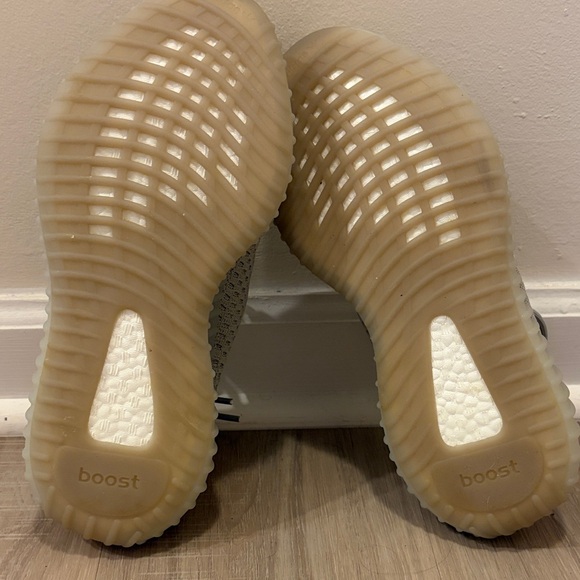 Mens Yeezy silver and neon red - Picture 5 of 5